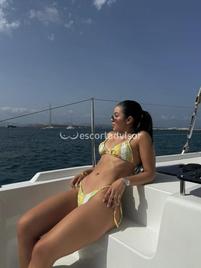 Mia-1987962