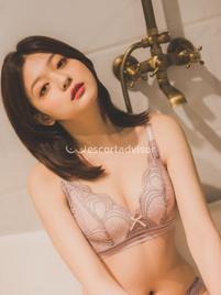Angela Lucy-2661368