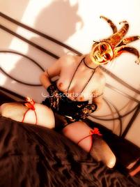 Laura Squirt Queen-1359049