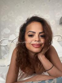 Karina-1926093
